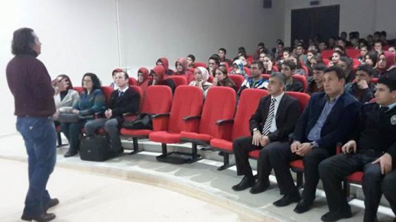 Lise son sınıf öğrencilerimize Adana İl Emniyet Müdürlüğü yetkilileri tarafından terör örgütlerinden korunma ve alınacak tedbirleri anlatan bir konferans düzenlendi.